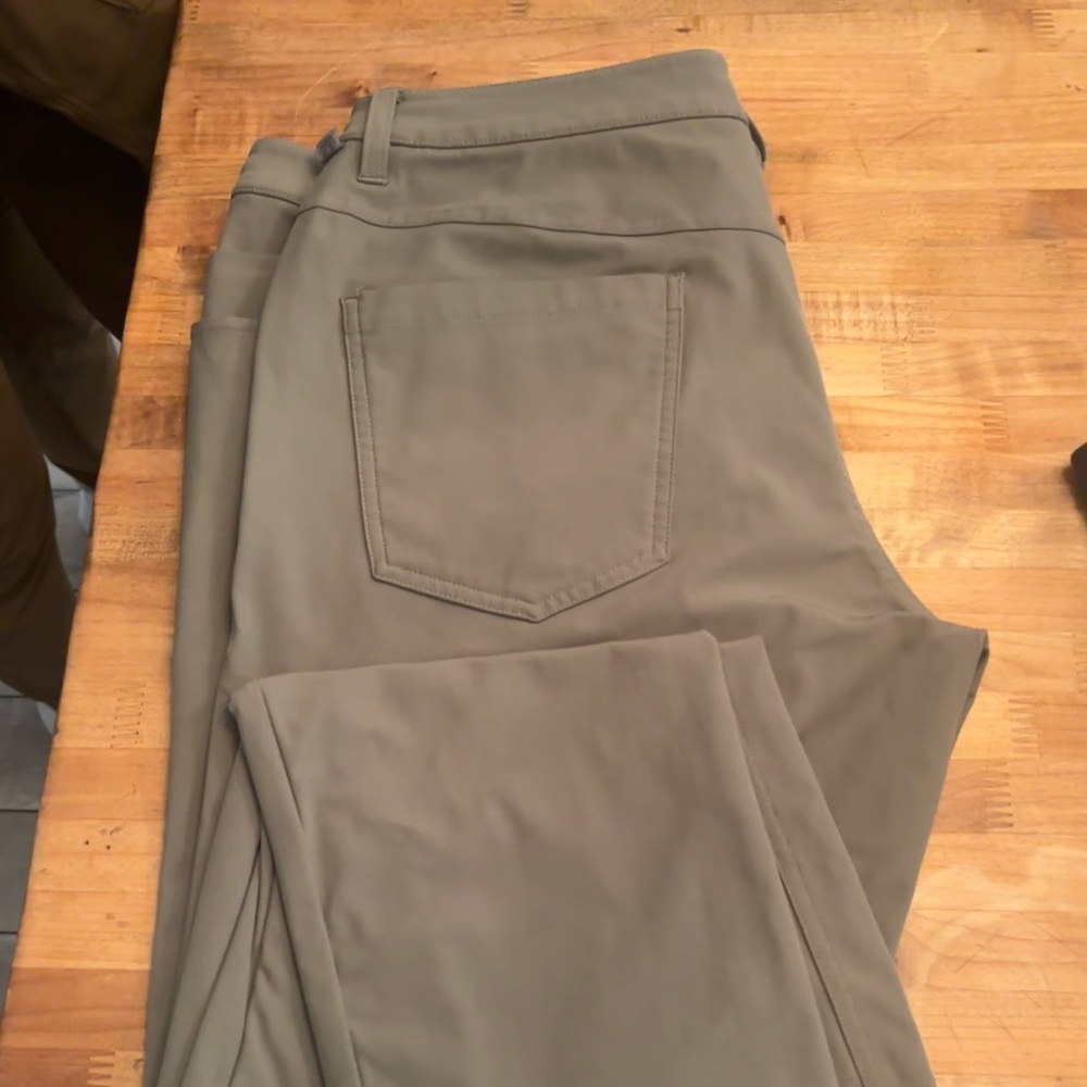 LULULEMON Men’s Classic ABC 5 Pocket Pant (color: artifact -army green and grey)